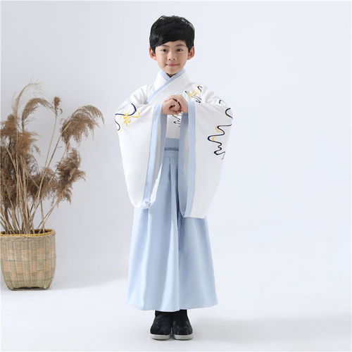 漢韻童心 男童漢服與國(guó)學(xué)新風(fēng)尚